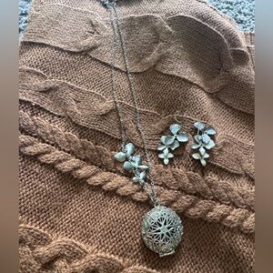 Elegant Diffusing/Locket Silver Floral Necklace and Earring Set